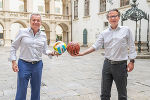 LH-Stv. Anton Lang (l.) und LR Christopher Drexler (r.) stellen zwei Millionen Euro für die steirischen Sportvereine zur Verfügung. © Bilder: Land Steiermark/Jesse Streibl; Verwendung bei Quellenangabe honorarfrei LH-Stv. Anton Lang (l.) und LR Christopher Drexler (r.) stellen zwei Millionen Euro für die steirischen Sportvereine zur Verfügung. © Bilder: Land Steiermark/Jesse Streibl; Verwendung bei Quellenangabe honorarfrei