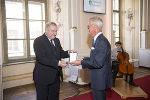 Für sein wirtschaftliches Engagement erhielt der Grazer Gerhard Geisswinkler das Große Ehrenzeichen des Landes Steiermark.