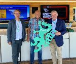Sportlandesrat Christopher Drexler und Landeshauptmann Hermann Schützenhöfer mit "Ehrensteirer" Didi Mateschitz. © Land Steiermark
