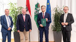 LH-Stv. Anton Lang, LH Hermann Schützenhöfer, der neue Bezirkshauptmann Andreas Weitlaner und LR Christopher Drexler (v.l.) bei der Dekretüberreichung. © Land Steiermark/Streibl; Nutzung bei Quellenangabe honorarfrei