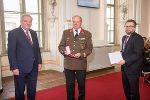 Das „Silberne Verdienstzeichen der Republik Österreich“ überreichte LH Hermann Schützenhöfer Willibald Kölly für seinen Einsatz für die Freiwillige Feuerwehr.
