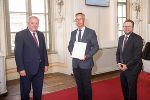 Werner Namor wurde von LH Hermann Schützenhöfer für sein Wirken im Landesdienst mit dem Berufstitel „Regierungsrat“ ausgezeichnet.