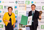Kategorie Forschung: LR Ursula Lackner gratuliert  Franz Prettenthaler, (Joanneum Research Life) zum Energy Globe Styria Award