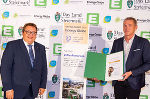 Kategorie weltweit: Martin Graf, (Vorstandsdirektor der Energie Steiermark) gratulierte Andreas Wimmer (der LEC GmbH) zum Energy Globe Styria Award