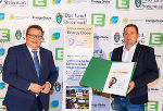 Kategorie weltweit: Martin Graf, (Vorstandsdirektor der Energie Steiermark) gratulierte Franz Schirnhofer (Magna Presstec GmbH) zum Energy Globe Styria Award