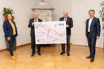 LAbg. Cornelia Schweiner, LH-Stv. Anton Lang, LH Hermann Schützenhöfer und LAbg. Franz Fartek (v.l.) bekennen sich zur Umsetzung des Großprojekts "B68". © Land Steiermark/Jesse Streibl; bei Quellenangabe honorarfrei