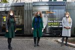 LRin Doris Kampus, die Leiterin der Frauenhäuser Steiermark Michaela Gosch und LRin Juliane Bogner-Strauß stehen gemeinsam hinter der Gewaltschutzkampagne (v.l.) © Land Steiermark/PeterDrechsler; bei Quellenangabe honorarfrei