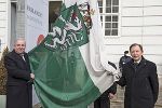 Vor dem Parlamentsgebäude hissten der Vorsitzende der Landeshauptleutekonferenz Landeshauptmann Hermann Schützenhöfer und Bundesratspräsident Christian Buchmann die steirische Fahne. ©      