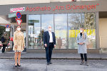 Soziallandesrätin Doris Kampus, Apothekerkammer-Präsident Gerhard Kobinger und Gesundheitslandesrätin Juliane Bogner-Strauß (v.l.) ziehen eine positive Zwischenbilanz über die kostenlosen Antigen-Testungen in den steirischen Apotheken. © Land Steiermark/Jesse Streibl; bei Quellenangabe honorarfrei