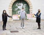 LRin Doris Kampus (li.) und LRin Juliane Bogner-Strauß präsentierten gemeinsam mit Schüler Caspar Moebius die Kampagne „#KeinPlatzfürHate" © Foto: Land Steiermark/Drechsler; bei Quellenangabe honorarfrei