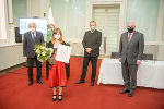 LH Hermann Schützenhöfer, Gerald Schöpfer und Georg Krainer überreichten an Petra Spörk-Erdely den Josef Krainer-Förderungspreis. 