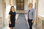 LRin Doris Kampus (li.) und LRin Barbara Eibinger-Miedl unterstützen gemeinsam den Lehrgang zu Akademischen Peer-BeraterInnen an der Fachhochschule Joanneum © Foto: Land Steiermark/Drechsler; bei Quellenangabe honorarfrei