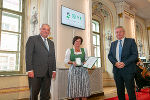 LH Hermann Schützenhöfer und LH-Stv. Anton Lang überreichten Barbara Weber das Goldene Ehrenzeichen des Landes Steiermark