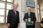 Vereinsobmann Herbert Krump erhielt das Goldene Ehrenzeichen des Landes Steiermark.