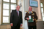 Landesfeuerwehrrat Johann Preihs erhielt ein Goldenes Ehrenzeichen des Landes Steiermark.