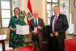 LH-Stv. Anton Lang und LRin Barbara Eibinger Miedl überreichten an den Historiker Stefan Karner das Große Silberne Ehrenzeichen für Verdienste um die Republik Österreich © Foto: Land Steiermark/FotoFrankl; bei Quellenangabe honorarfrei