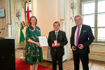 LH-Stv. Anton Lang und LRin Barbara Eibinger Miedl überreichten an Franz Gradwohl das Goldene Verdienstzeichen der Republik Österreich