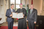 Bürgermeister Siegfried Nagl, Diözesanbischof em. Egon Kapellari und Landeshauptmann Hermann Schützenhöfer (v.l.) bei der Verleihung der Ehrenbürgerschaft der Stadt Graz. © Fotos: Stadt Graz/Foto Fischer; Nutzung bei Quellenangabe honorarfrei