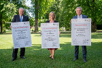 LH-Hermann Schützenhöfer und LHStv. Anton Lang gaben gemeinsam mit Klimaschutzministerin Leonore Gewessler grünes Licht für das Steiermark-Paket und das 1-2-3 Klimaticket © Foto: Land Steiermark/Streibl; bei Quellenangabe honorarfrei