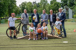 Gemeinsam für mehr Sport- und Bewegungseinheiten für steirische Kinder und Jugendliche: Sportfachverbände-Vertreter Wolfgang Bartosch (Präsident des Steirischen Fußballverbandes), Sportlandesrat Christopher Drexler, Klubobmann Hannes Schwarz, SPORTUNION Steiermark Präsident Stefan Herker und ASKÖ Steiermark Präsident Gerhard Widmann (v.l.). © Fotos: Land Steiermark/Streibl; Nutzung bei Quellenangabe honorarfrei Gemeinsam für mehr Sport- und Bewegungseinheiten für steirische Kinder und Jugendliche: Sportfachverbände-Vertreter Wolfgang Bartosch (Präsident des Steirischen Fußballverbandes), Sportlandesrat Christopher Drexler, Klubobmann Hannes Schwarz, SPORTUNION Steiermark Präsident Stefan Herker und ASKÖ Steiermark Präsident Gerhard Widmann (v.l.). © Fotos: Land Steiermark/Streibl; Nutzung bei Quellenangabe honorarfrei