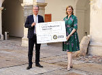 Kulturlandesrat Christopher Drexler und Tourismuslandesrätin Barbara Eibinger-Miedl präsentieren die neue Struktur: Die Tierwelt Herberstein wird neben dem Kunsthaus Graz der zweite Standort, der als Tochtergesellschaft der Universalmuseum Joanneum GmbH geführt wird. ©      