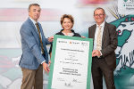 Das neue steirische Wildnisgebiet ist vertraglich auf Schiene: Christoph Leditznig, Landesrätin Ursula Lackner und Rudolf Freidhager (v.l.) © Foto: Land Steiermark/Streibl; bei Quellenangabe honorarfrei
