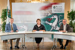 Christoph Leditznig, Ursula Lackner und Rudolf Freidhager freuen sich über das neue Wildnisgebiet. © Foto: Land Steiermark/Streibl; bei Quellenangabe honorarfrei