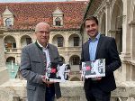 LR Johann Seitinger (li.) und Bildungshausleiter Christoph Straka machen Werbung für das neue Bildungsprogramm. © Foto: Land Steiermark; bei Quellenangabe honorarfrei