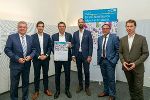 Auszeichnung für Emissionsfreie Citylogistik Graz: LH-Stv. Anton Lang, Paul Janacek (Österreichische Post AG), Vorstandsmitglied Peter Umundum (Österreichische Post AG), Matthias Hofmann (Österreichische Post AG), ÖBB-Regionalmanager Peter Wallis und VCÖ-Sprecher Christian Gratzer (v.l.)