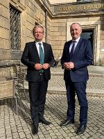 LR Drexler und Staatsminister Schmidt vor dem Dresdner Residenzschloss. © Fotos: SMR; Nutzung bei Quellenangabe honorarfrei