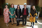 LR Doris Kampus, Moderatorin Eva Pöttler, Karin Scaria-Braunstein, Brigitte Kukovetz und Danilea Grabovac (v.l.) beim Sozialtag im Landhaus in Graz. © Bild: Land Steiermark/Drechsler; Verwendung bei Quellenangabe honorarfrei