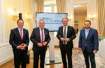 LH-Stv. Anton Lang und LR Christopher Drexler sowie die beiden Budgetsprecher im Landtag Klubobmann Hannes Schwarz und LAbg. Andreas Kinsky im Weißen Saal der Grazer Burg © Foto: Foto Frankl; bei Quellenangabe honorarfrei