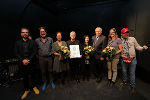 Auf den Brettern, die die Welt bedeuten: Das Team des "Theater im Keller" mit LH Hermann Schützenhöfer.