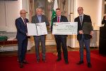 Preis für beispielhaften Wohnbau in der Kategorie Geschossbau, Reininghausgründe Quartier 7 Graz: LR Hans Seitinger, Wolfram Sacherer, Klaus Zenz, Michael Sebanz (v.l.n.r.)