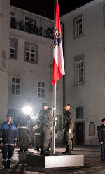 Die österrichische Flagge wurde im Grazer Burghof gehisst.