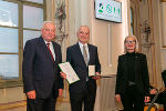 Alfred Maier aus Gratwein und ehemaliger Direktor des BG/BRG Seebacher wurde mit den Goldenen Ehrenzeichen des Landes Steiermark ausgezeichnet.
