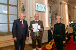 Der ehemalige Direktor des BG/BRG Judenburg Johann Mischlinger wurde mit dem Goldenen Ehrenzeichen des Land Steiermark geehrt.