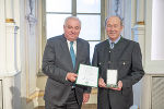 Der langjährige Öblarner Bürgermeister Ehrenfried Lemmerer erhielt das Goldene Ehrenzeichen des Landes Steiermark.