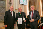 Mit dem Großen Ehrenzeichen des Landes Steiermark wurde der ehemalige Bürgermeister von Pusterwald Manfred Julius Koini ausgezeichnet. 
