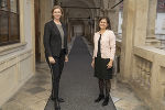 Soziallandesrätin Doris Kampus (re.) und Wirtschaftslandesrätin Barbara Eibinger-Miedl erwarten Impulse aus dem Arbeitsmarktpolitischen Beirat, der am Montag erstmals zusammengetreten ist. © Foto: Land Steiermark/Drechsler; bei Quellenangabe honorarfrei