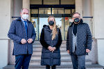 Tauernkliniken-Geschäftsführer Franz Öller, Landesrätin Juliane Bogner-Strauß und Test- und Impfstraßenkoordinator Harald Eitner (v.l.) Tauernkliniken-Geschäftsführer Franz Öller, Landesrätin Juliane Bogner-Strauß und Test- und Impfstraßenkoordinator Harald Eitner (v.l.)