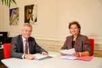 "Feuerwerke mögen zwar schön anzuschauen sein – sie verursachen aber auch viel Leid für Tiere und Umwelt“, rufen LH-Stv. Anton Lang (l.) und Landesrätin Ursula Lackner (r.) dazu auf, zu Silvester auf Raketen zu verzichten. © Bilder: Land Steiermark/Spekner; Verwendung bei Quellenangabe honorarfrei