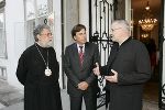 Metropolit Erzbischof Dr. Michael Staikos, der Vertreter der Griechisch Orthodoxen Kirche im Gespräch mit Landeshauptmann Mag. Franz Voves und dem Leiter des Bischöflichen Pastoralamtes, Bischofsvikar Dr. Heinrich Schnuderl. Foto: Robert Frankl