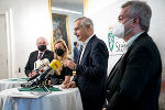 LH Hermann Schützenhöfer, Landesrätin Juliane Bogner-Strauß, Gerhard Stark (KAGes-Vorstandsvorsitzender) und LH-Stv. Anton Lang (v.l.) bei der Pressekonferenz in der Grazer Burg. LH Hermann Schützenhöfer, Landesrätin Juliane Bogner-Strauß, Gerhard Stark (KAGes-Vorstandsvorsitzender) und LH-Stv. Anton Lang (v.l.) bei der Pressekonferenz in der Grazer Burg.