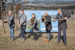 Johann Janker, Firma ECOwind, Leonhard Steinbauer, Versuchsstation Haidegg, LR Ursula Lackner, LR Johann Seitinger und Franz Grießer, Leiter der Abteilung 10 - Land- und Forstwirtschaft beim Spatenstich der neuen PV-Anlage © Foto: Land Steiermark/Binder; bei Quellanangabe honorarfrei