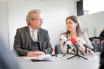 Europalandesrat Christopher Drexler und Soziallandesrätin Doris Kampus im zukünftigen Ankunftszentrum in der Messehalle D in Graz.