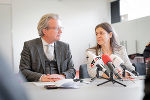 LR Christopher Drexler und LR Doris Kampus bei einem Medientermin im Ankunftszentrum auf der Grazer Messe (Archivfoto). © Land Steiermark/Robert Binder; Verwendung bei Quellenangabe honorarfrei