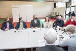 Schulterschluss für die Ukraine-Hilfe: Vertreterinnen und Vertreter von Land, Stadt Graz und Einsatzorganisationen an einem Tisch in der Messehalle D. © Bild: Stadt Graz/Foto Fischer; Verwendung bei Quellenangabe honorarfrei Schulterschluss für die Ukraine-Hilfe: Vertreterinnen und Vertreter von Land, Stadt Graz und Einsatzorganisationen an einem Tisch in der Messehalle D.