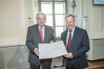 Rudolf Bloderer aus dem Bezirk Graz-Umgebung erhielt den Berufstitel „Regierungsrat“. 