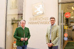 Kulturlandesrat Christopher Drexler gratuliert Simon Koiner zur neuen Funktion als Vorsitzender des „Kuratorium Österreichisches Heimatwerk“. © Land Steiermark; bei Quellenangabe honorarfrei Kulturlandesrat Christopher Drexler gratuliert Simon Koiner zur neuen Funktion als Vorsitzender des „Kuratorium Österreichisches Heimatwerk“.